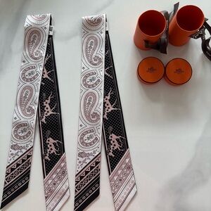 Hermes brand new Cheval de coeur twilly pair